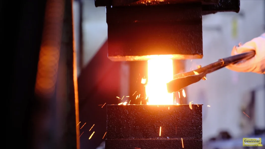 Gewinner Dövme Pres Hattı 1 Kapalı kalıpta sıcak dövme